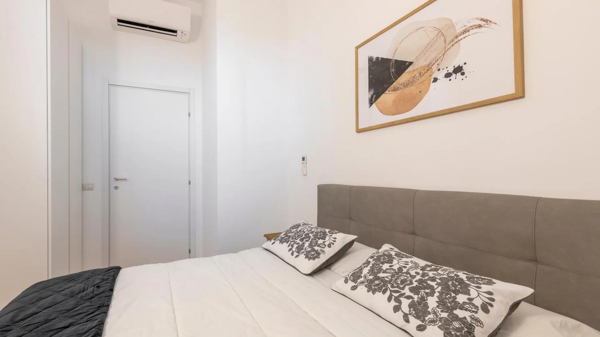 Milan Central Luxury Apartment