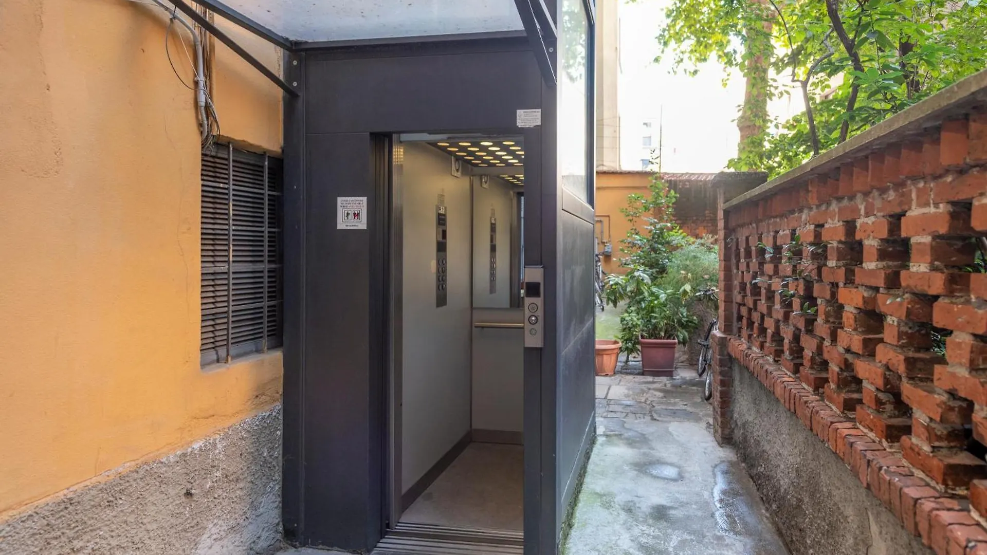 Milan Central Luxury Apartment Italy