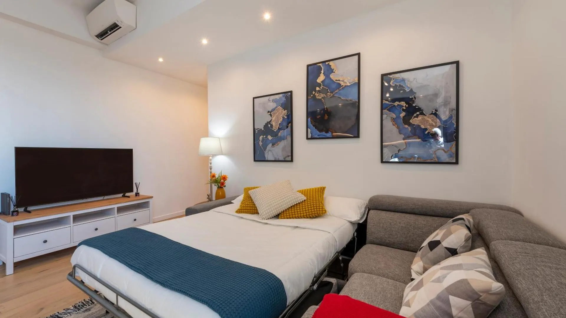 Milan Central Luxury Apartment 0*,  Italy